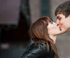 Как растолковать, к чему снится поцелуй с другом